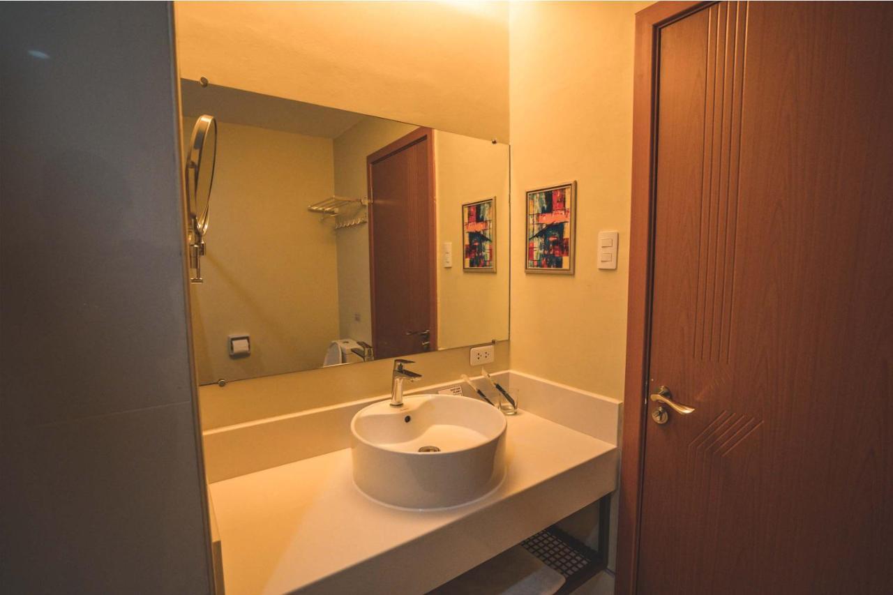 Henia Hotel Dumaguete City Exterior photo