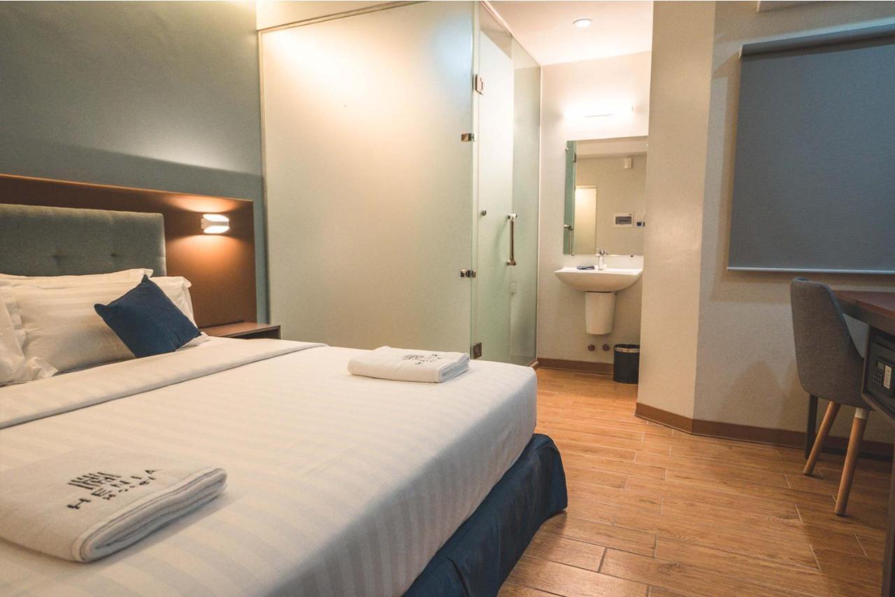 Henia Hotel Dumaguete City Exterior photo